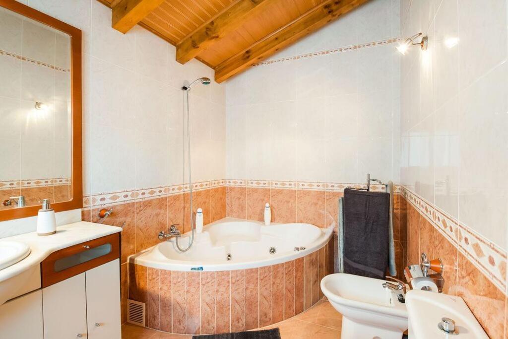 Villa Magnifica Casa Con Jardin, Bbq E Hidromasaje Leitza (Navarre)